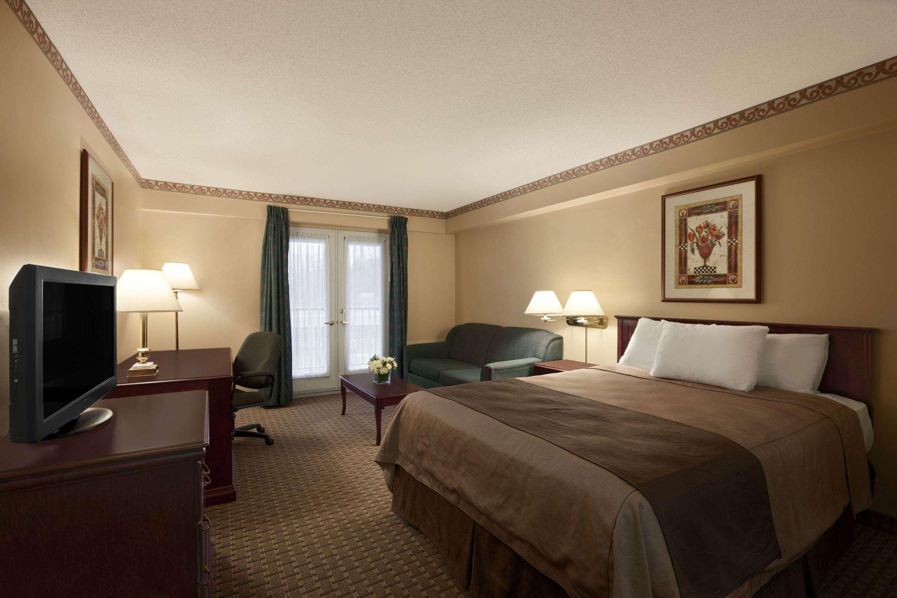 ทราเวลลอดจ์ บาย วินด์แฮม ออตตาวา เวสต์ Hotel ภายนอก รูปภาพ