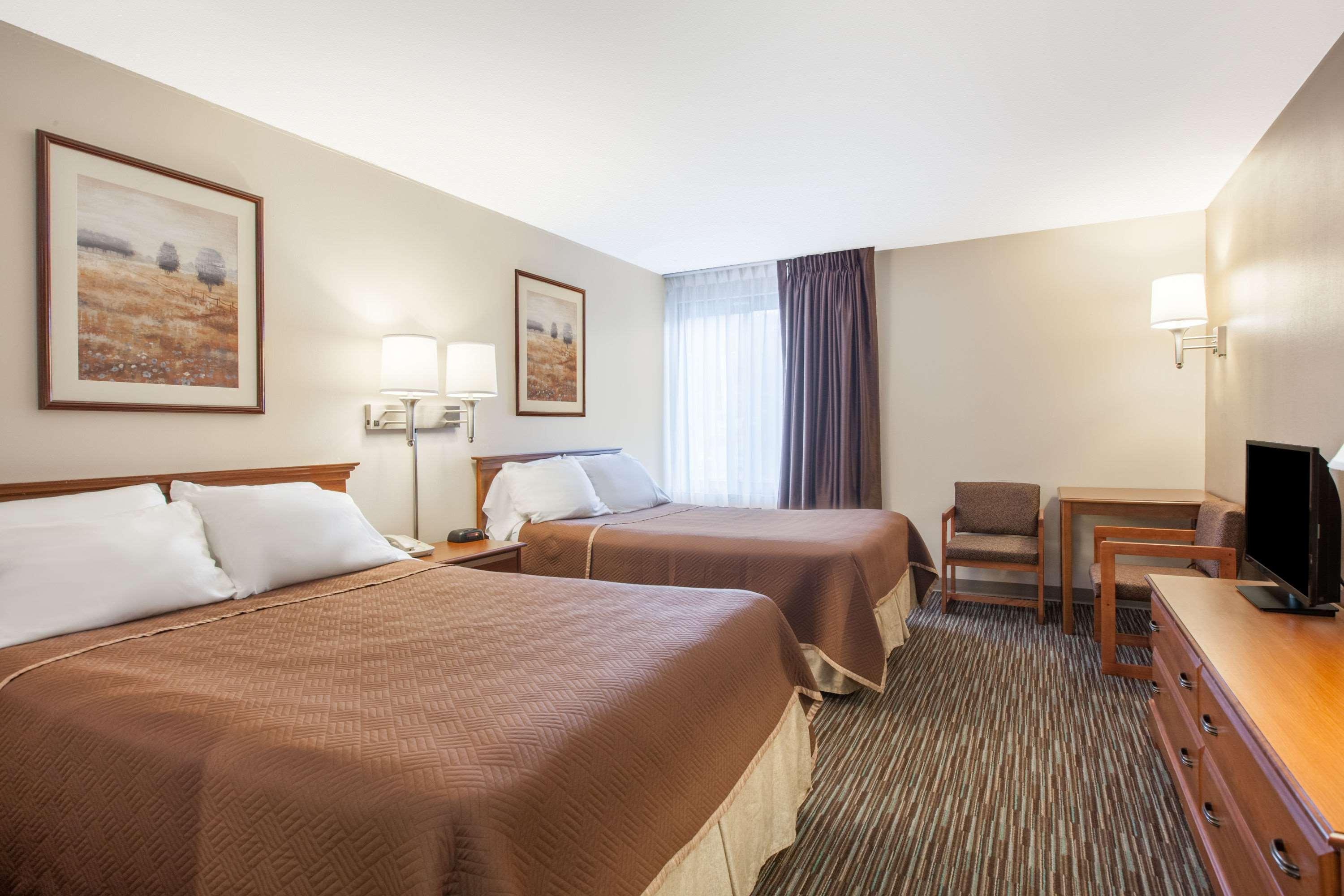 ทราเวลลอดจ์ บาย วินด์แฮม ออตตาวา เวสต์ Hotel ภายนอก รูปภาพ