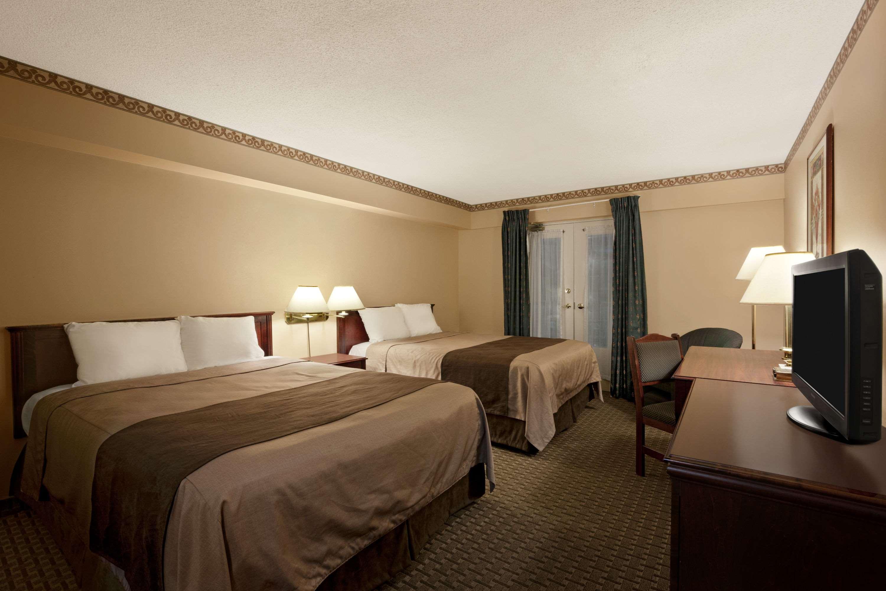 ทราเวลลอดจ์ บาย วินด์แฮม ออตตาวา เวสต์ Hotel ภายนอก รูปภาพ