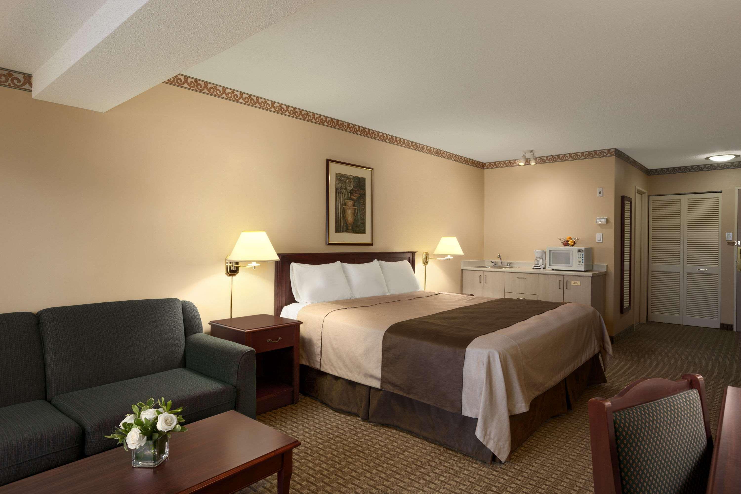 ทราเวลลอดจ์ บาย วินด์แฮม ออตตาวา เวสต์ Hotel ภายนอก รูปภาพ