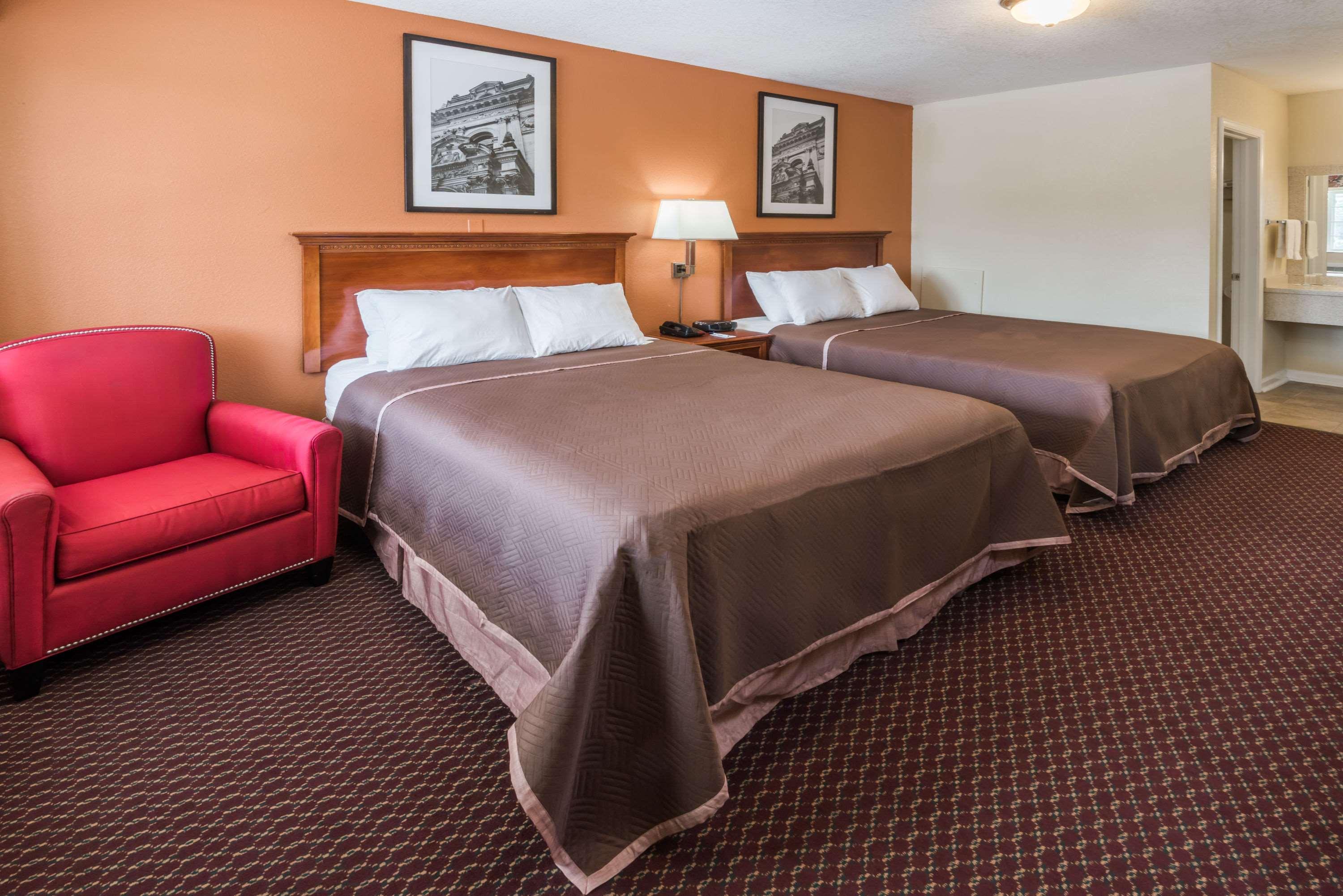 ทราเวลลอดจ์ บาย วินด์แฮม ออตตาวา เวสต์ Hotel ภายนอก รูปภาพ