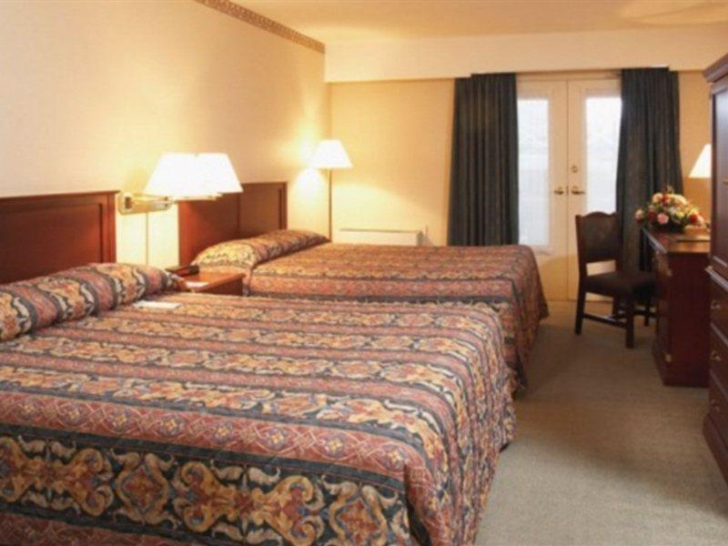 ทราเวลลอดจ์ บาย วินด์แฮม ออตตาวา เวสต์ Hotel ภายนอก รูปภาพ