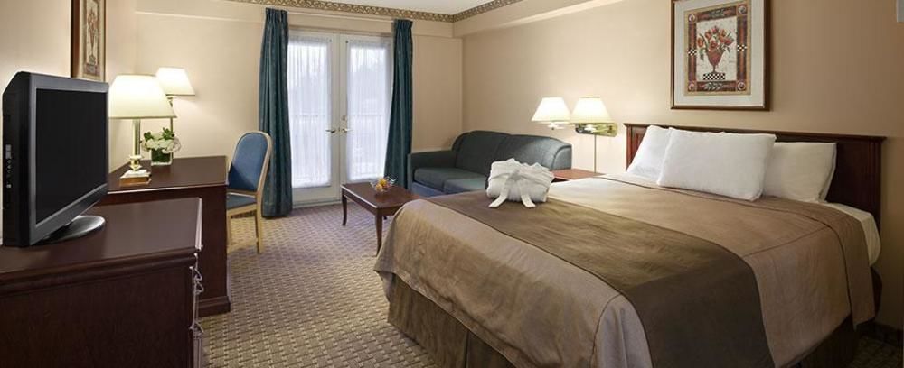 ทราเวลลอดจ์ บาย วินด์แฮม ออตตาวา เวสต์ Hotel ภายนอก รูปภาพ